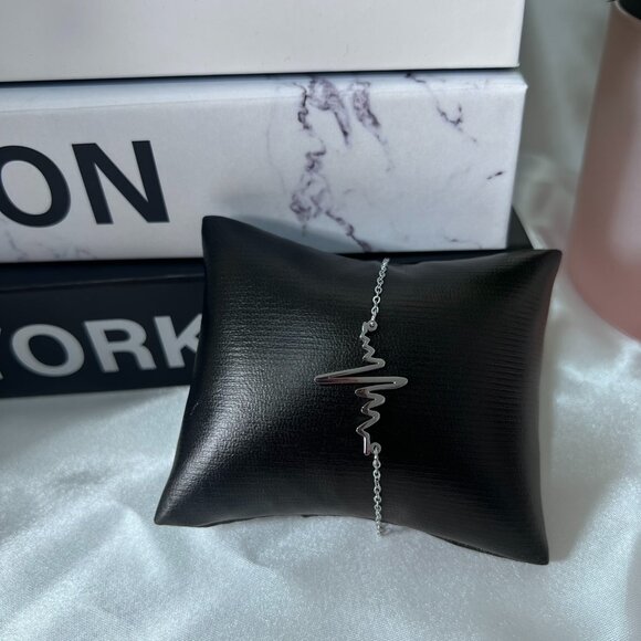 Stainless Steel Silver Heartbeat Chain Bracelet For Women - Picture 1 of 2